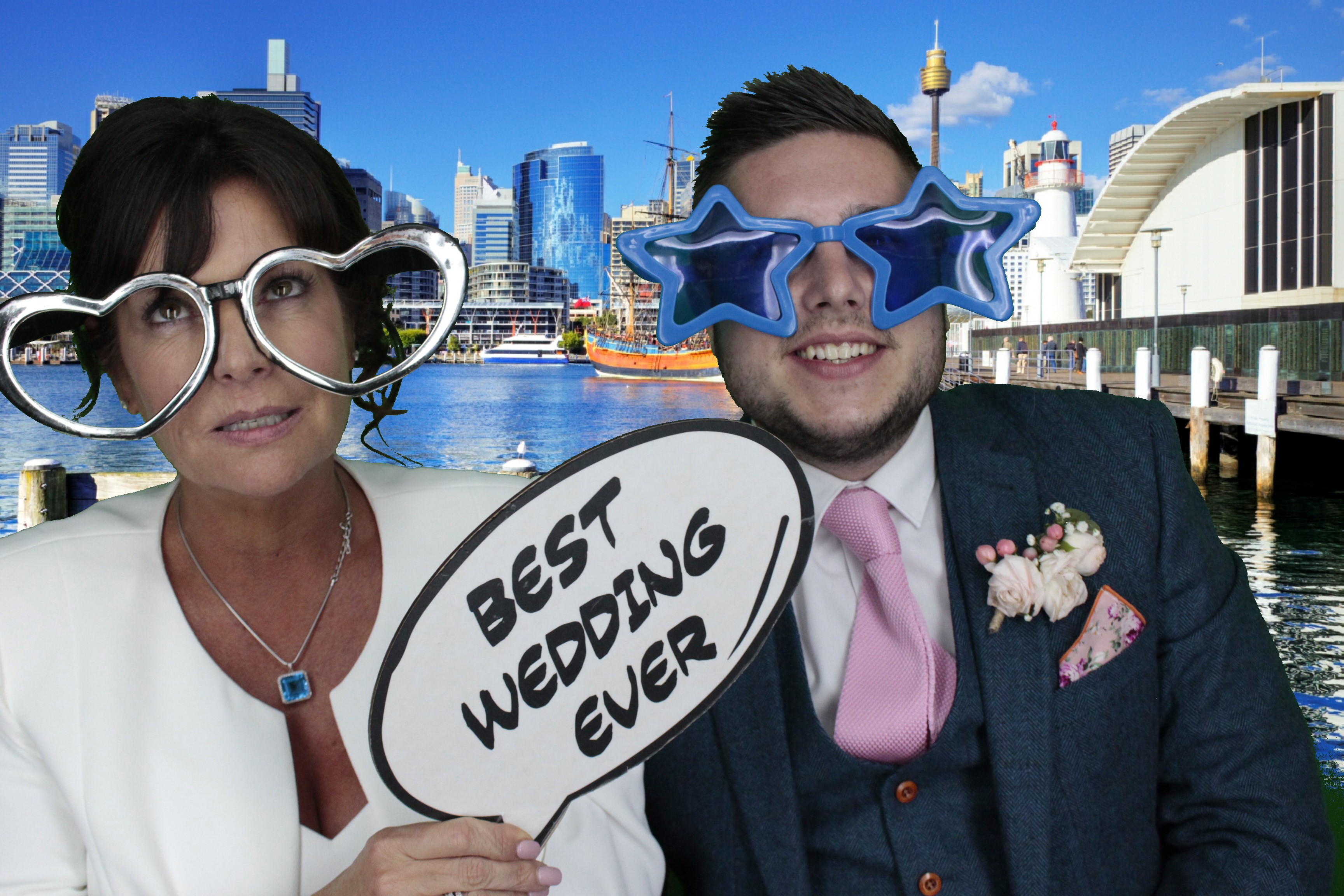 Mr & Mrs Bowles | View more photos from the event at gallery.myphotoboothexperience.co.uk/u/MyPhotoBoothExperienceLtd/Mr-Mrs-Bowles